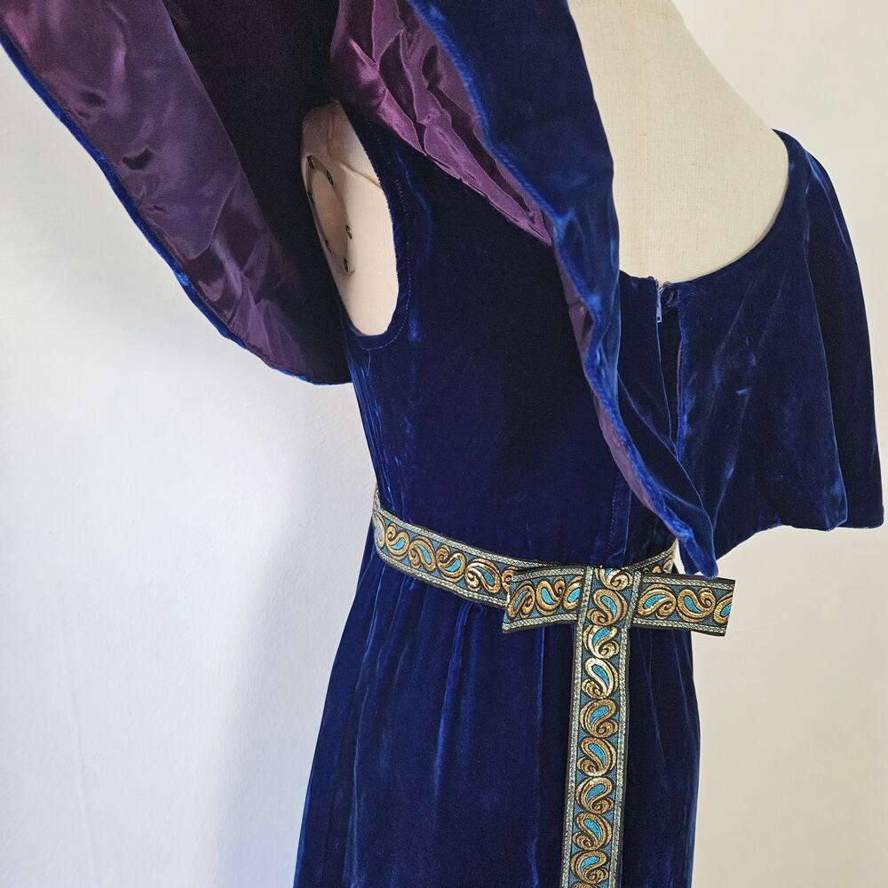 Vintage 60s 70s Blue Velvet Cape Sleeve Maxi Dress Ribbon Back Sz 7 2/4 Costume - Picture 3 of 10